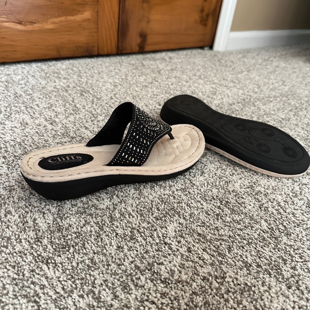 Cliff’s by White Mountain Flip Flops - Picture 4 of 4